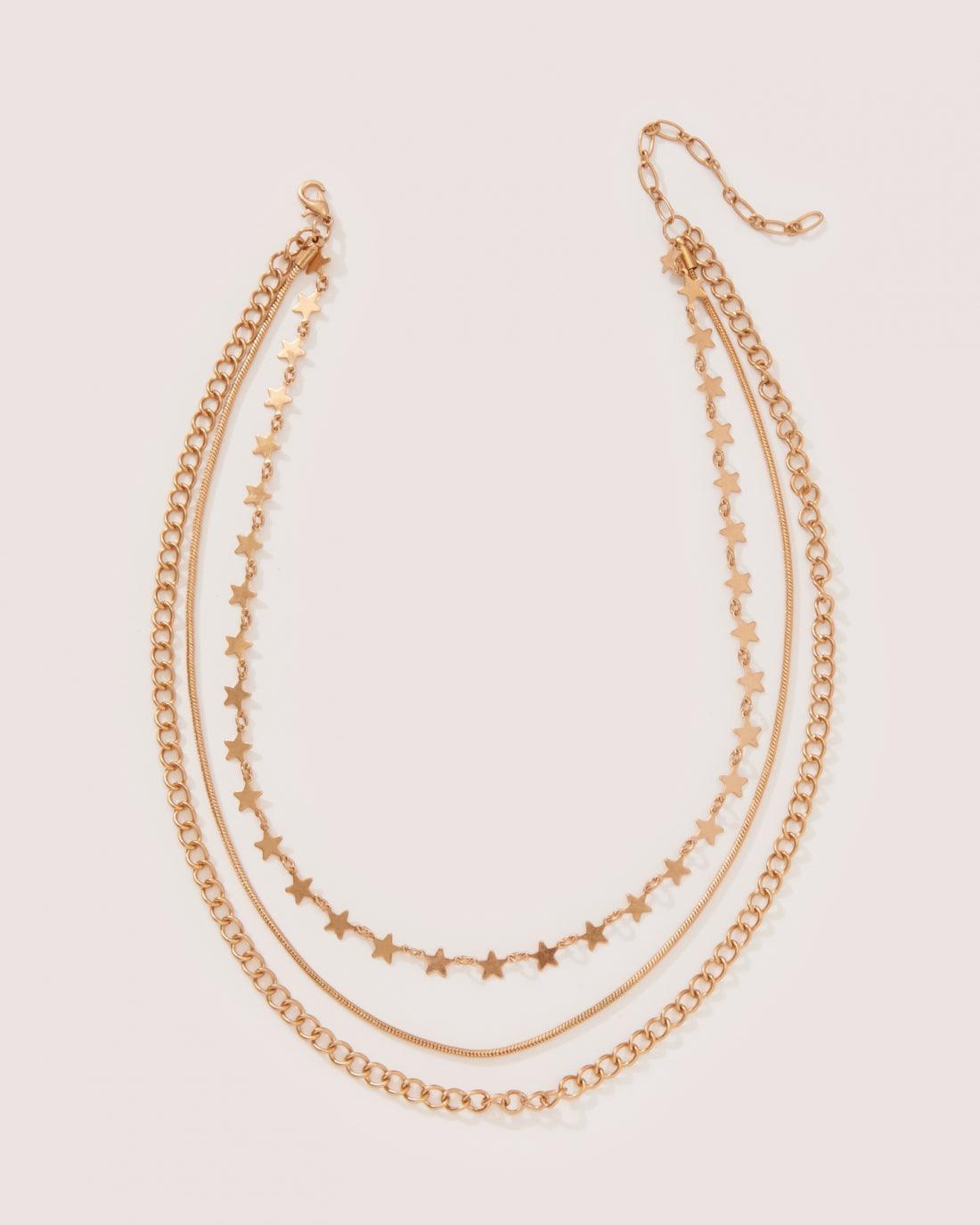 Tri pre-layered necklace. Chain with star pendant, France chain and cable chain. Necklace measurements Star chain, 15.4 inches, Franco chain 15 inches, and cable chain 18 inches.
