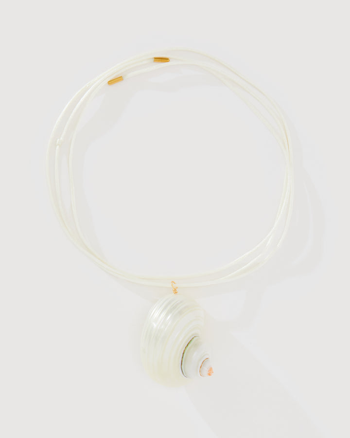 ZALINA SHELL NECKLACE