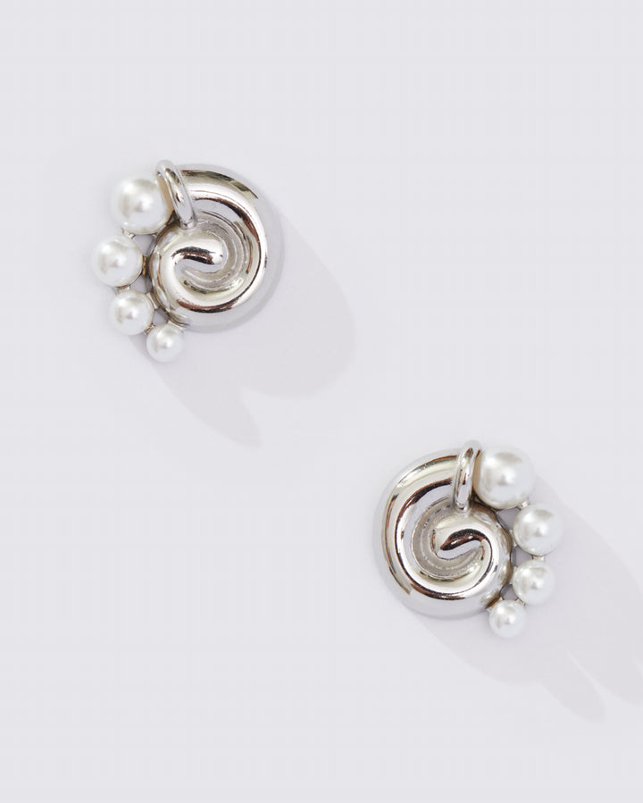 PEARL PUKA STUD