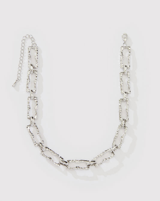 HAMMERED CHOKER