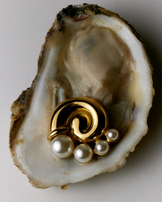 Pearl Puka Stud in Gold – shell earrings with faux pearl detailing