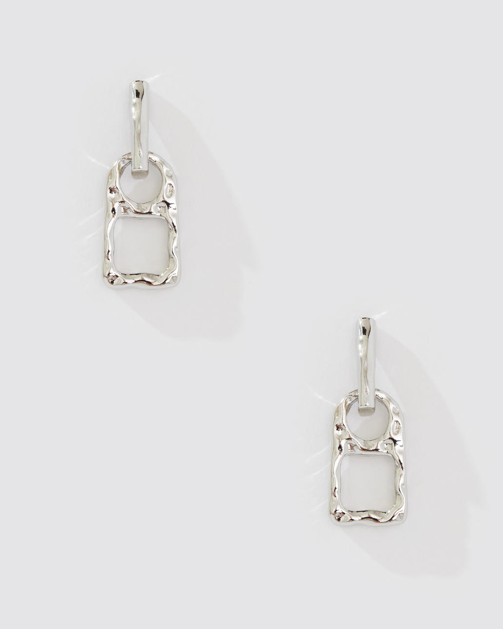 HAMMERED ZIPPER EARRING