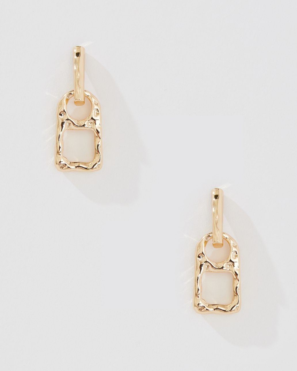 HAMMERED ZIPPER EARRING