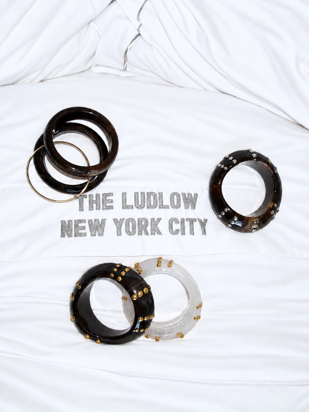 STUDDED RESIN BANGLE SET