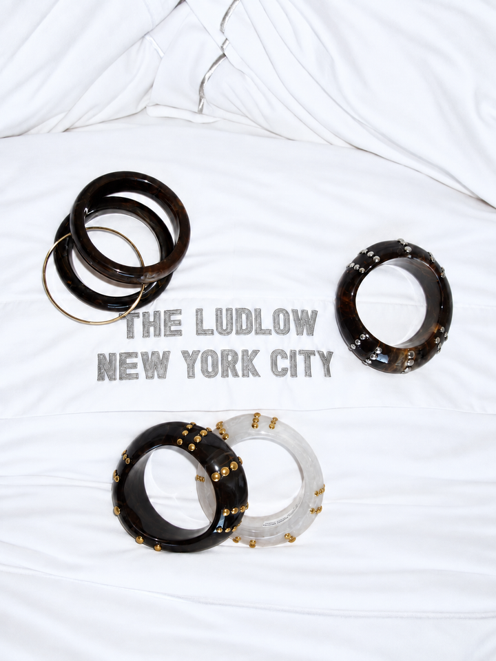 STUDDED RESIN BANGLE SET